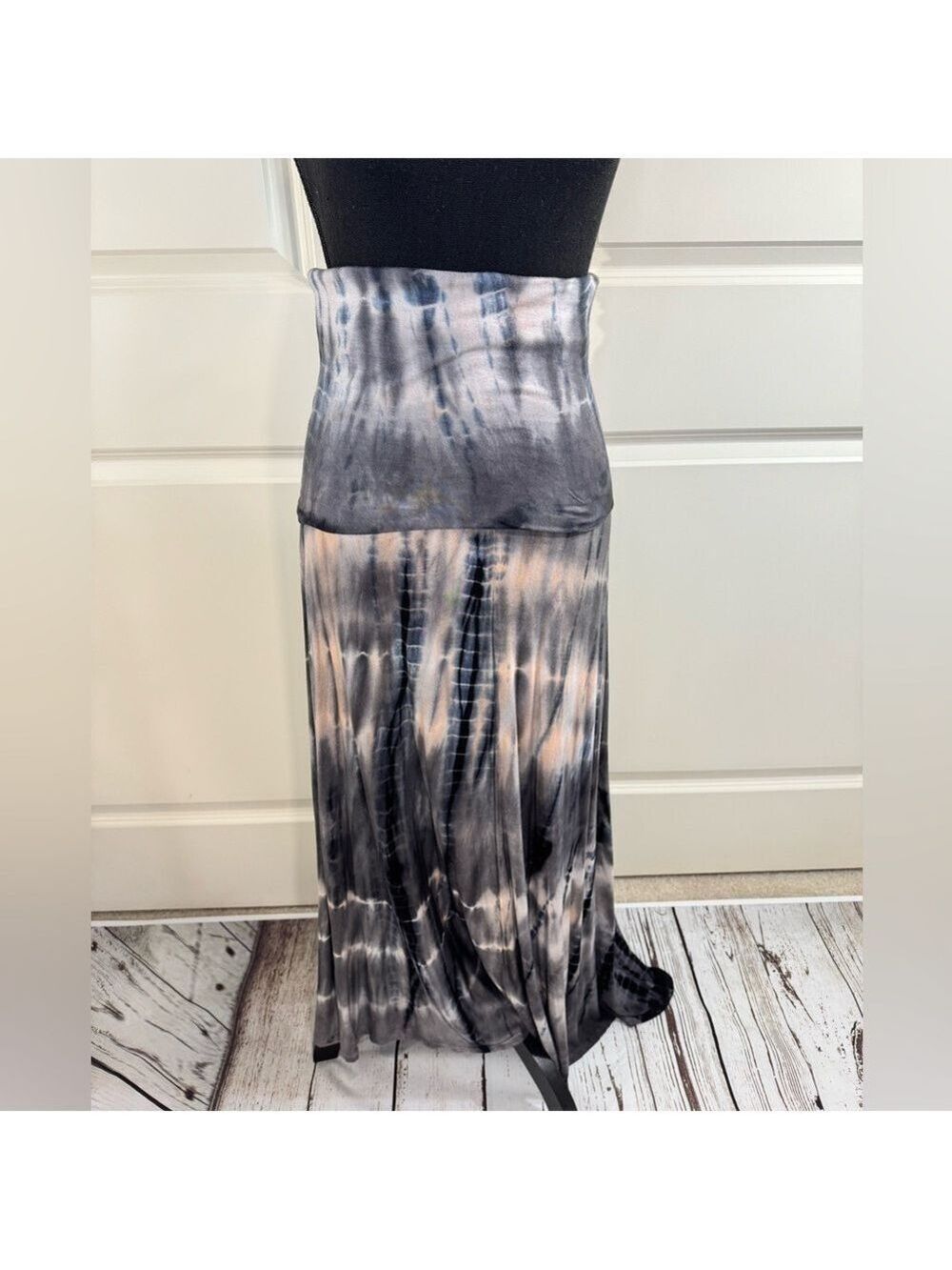 Enti Chic Vintage Tie-Dye Maxi Skirt in Black, Gray and Cream Medium